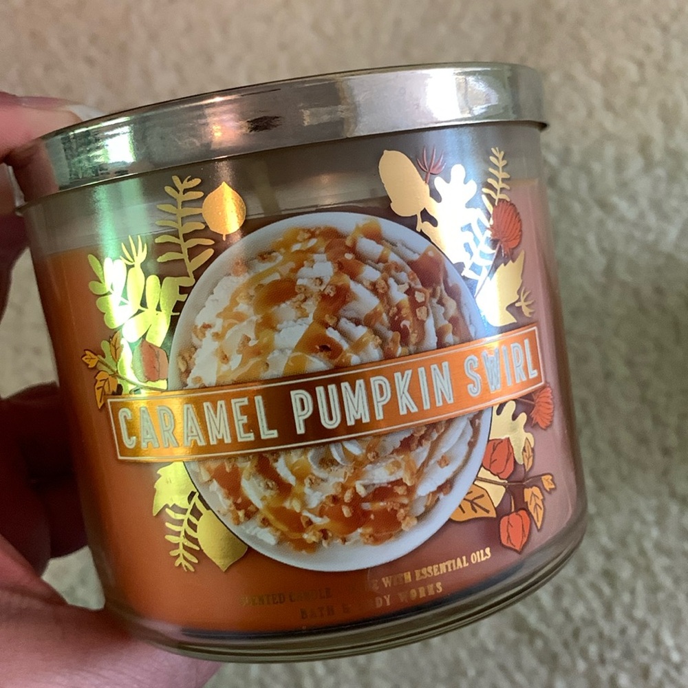 Bath & Body Works Caramel Pumpkin Swirl candle (2019)